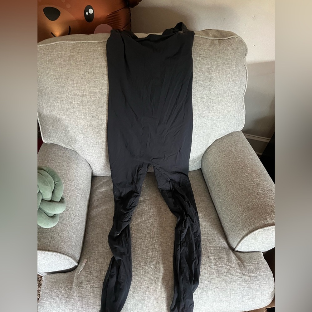 Skims fits everybody maternity catsuit